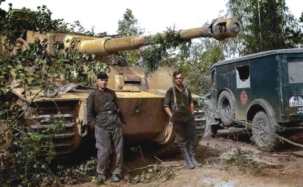 TIGER I with crew members near the Leningrad front mid 1943